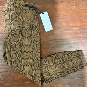 varley snakeskin leggings size large